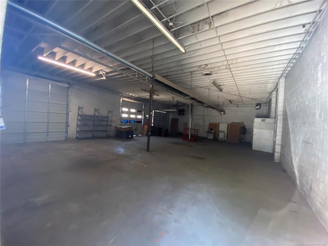 More Photos Of 713 N 2nd St, Stilwell Industrial For Sale