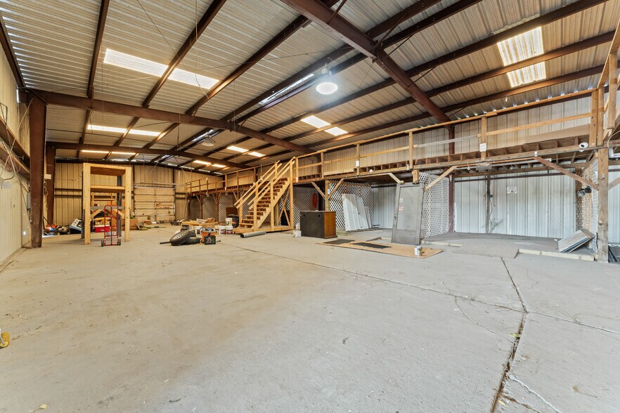 More Photos Of 947 Florida Ave SW, Denham Springs Flex For Sale