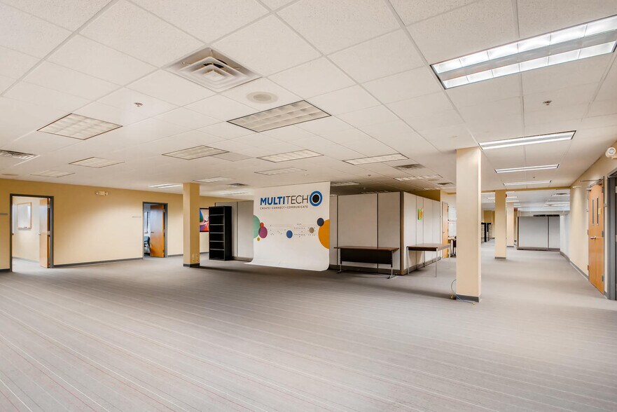 More Photos Of 2205 Woodale Dr, Mounds View Manufacturing For Sale