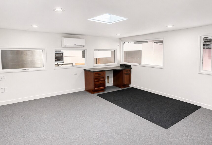 More Photos Of 1302 N Rhinestone Dr, Prescott Showroom For Lease