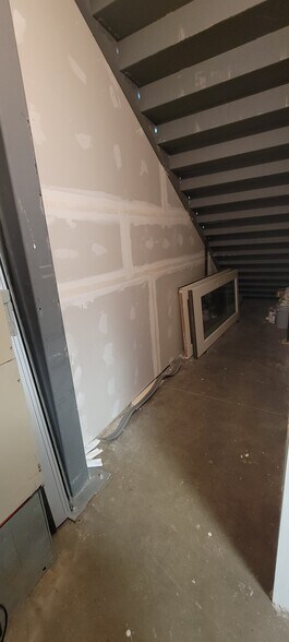 More Photos Of 21580 Atlantic Blvd, Sterling Warehouse For Lease