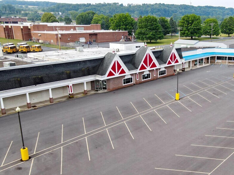More Photos Of 45 E Chestnut St, Mifflinburg Unknown For Lease
