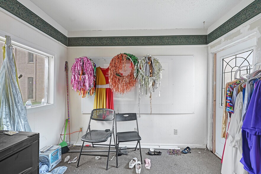 More Photos Of 1710 Cypress Creek Pkwy, Houston Office For Sale