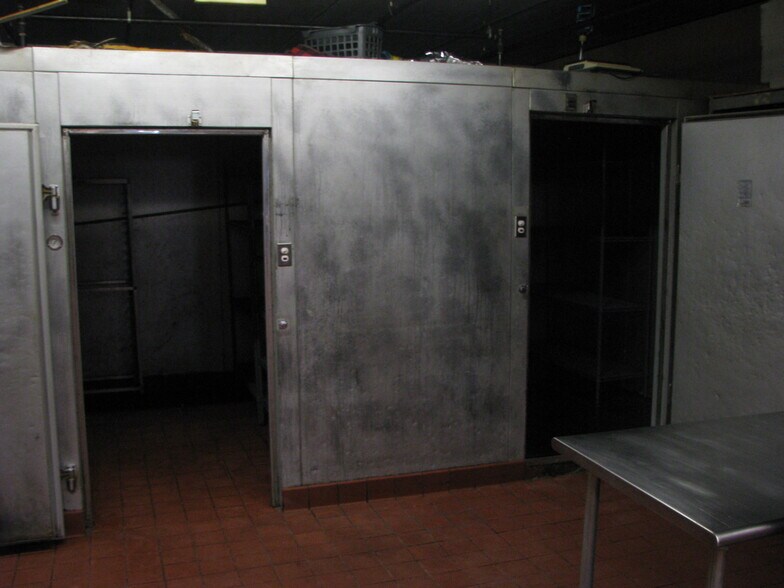 More Photos Of 310 N Wisconsin St, De Pere Unknown For Lease