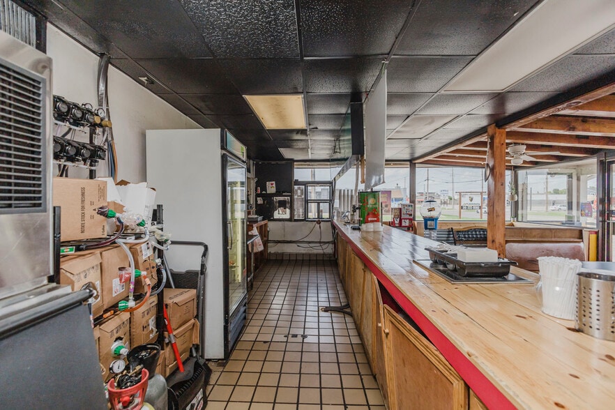 More Photos Of 503 N West St, Wichita Fast Food For Sale