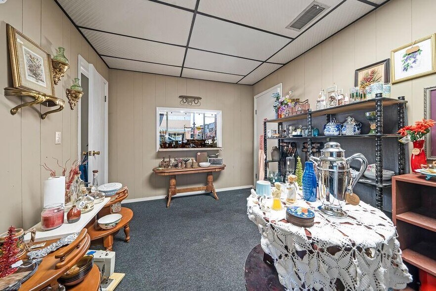 More Photos Of 111 N 3rd St, Ozark General Retail For Sale