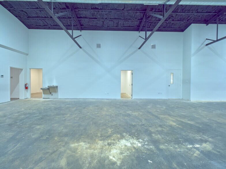 More Photos Of 18 S Main St, Brooksville Office For Lease