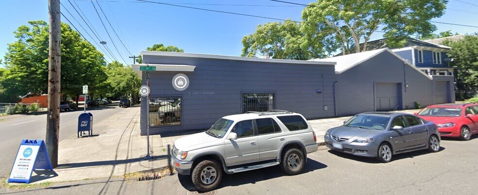 More Photos Of 1537 SE Morrison St, Portland Freestanding For Sale