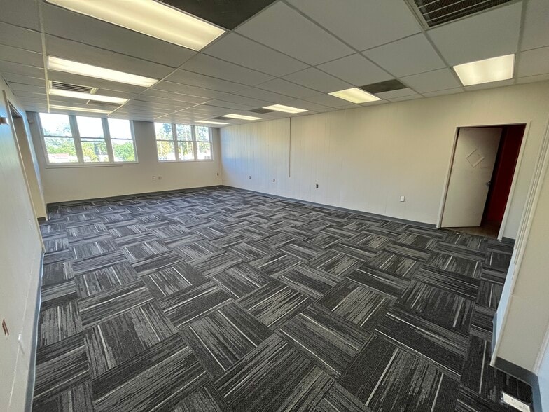 More Photos Of 1651 Holland St, West Columbia Warehouse For Lease