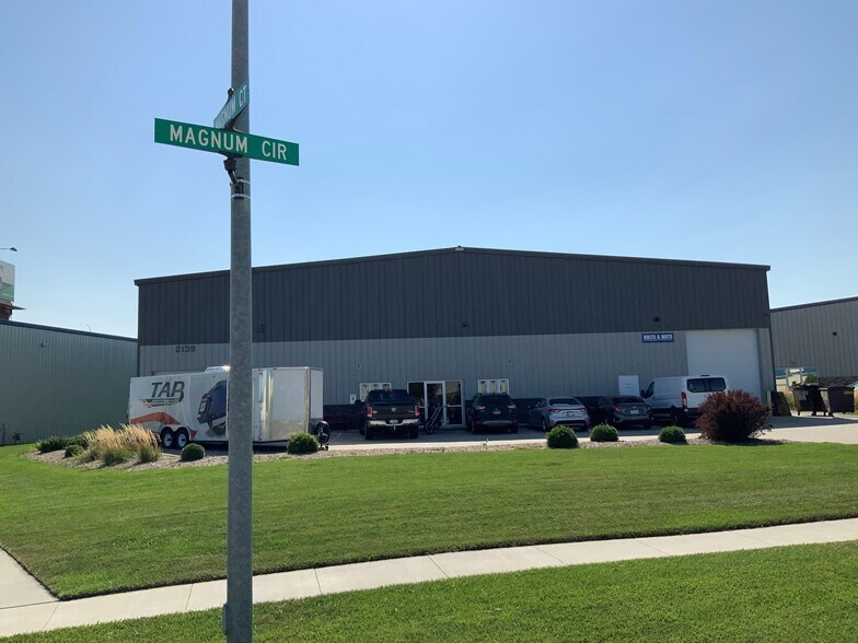 More Photos Of 2139 Magnum Cir, Lincoln Warehouse For Lease