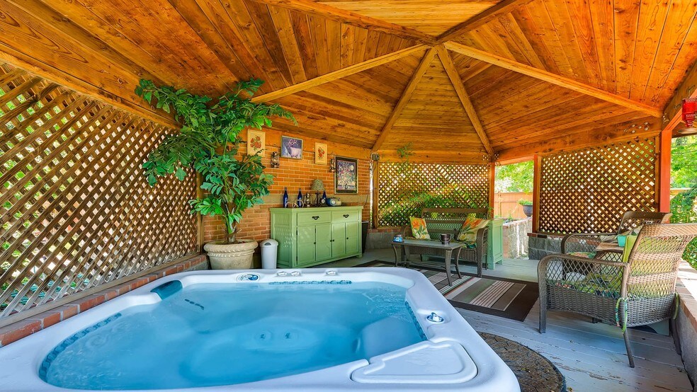 More Photos Of 1305 W 3rd St, Florence Hotel For Sale