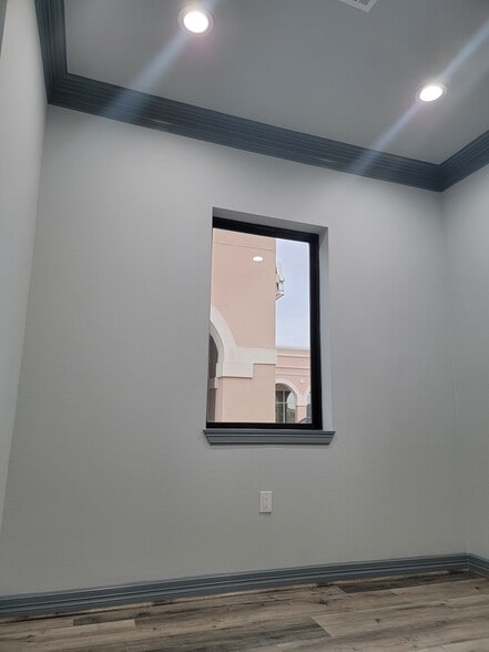 More Photos Of 15018 Lakefair Dr, Richmond Office For Lease