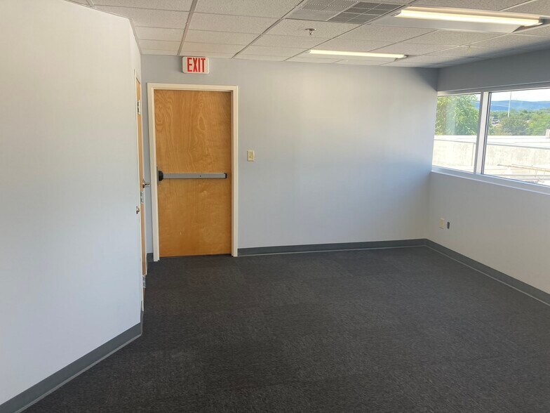 More Photos Of 1888-1890 N Market St, Frederick Office For Lease