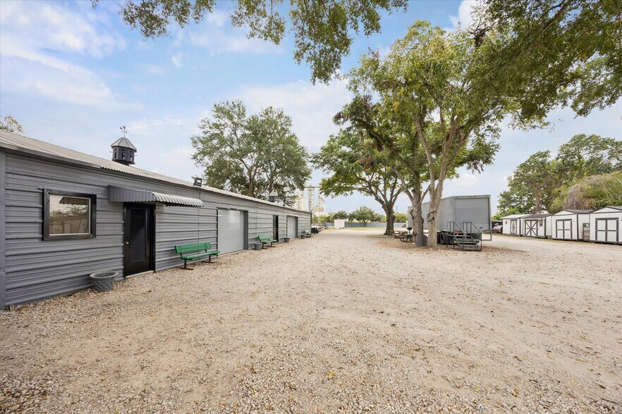 More Photos Of 5225 E 5th St, Katy Light Manufacturing For Sale