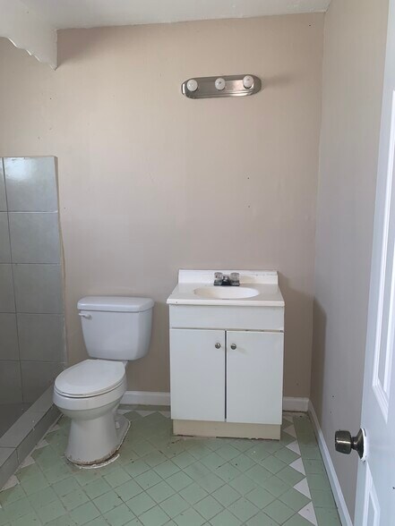 More Photos Of 9211 N Green River Dr, Houston Apartments For Sale