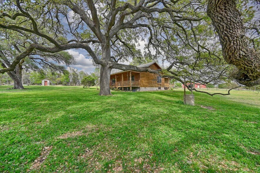 More Photos Of 1030 Dixie Rd, Brenham Land For Sale