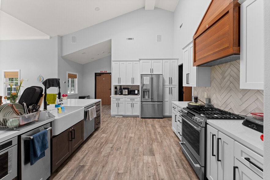 More Photos Of 12908 South Ln, Redlands Healthcare For Sale