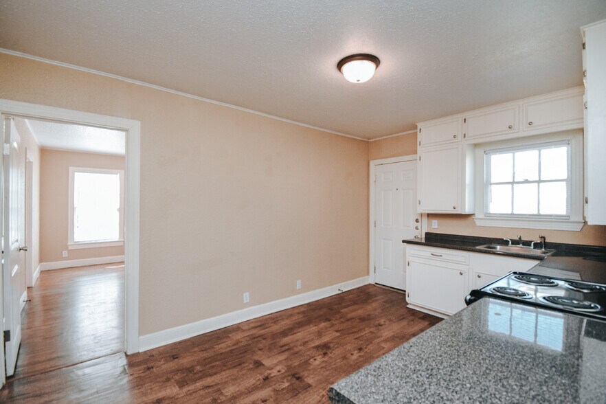 More Photos Of 1503 E Virginia Ave, Victoria Apartments For Sale
