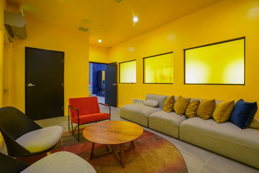 More Photos Of 353 S Palm Canyon Dr, Palm Springs Medical For Sale