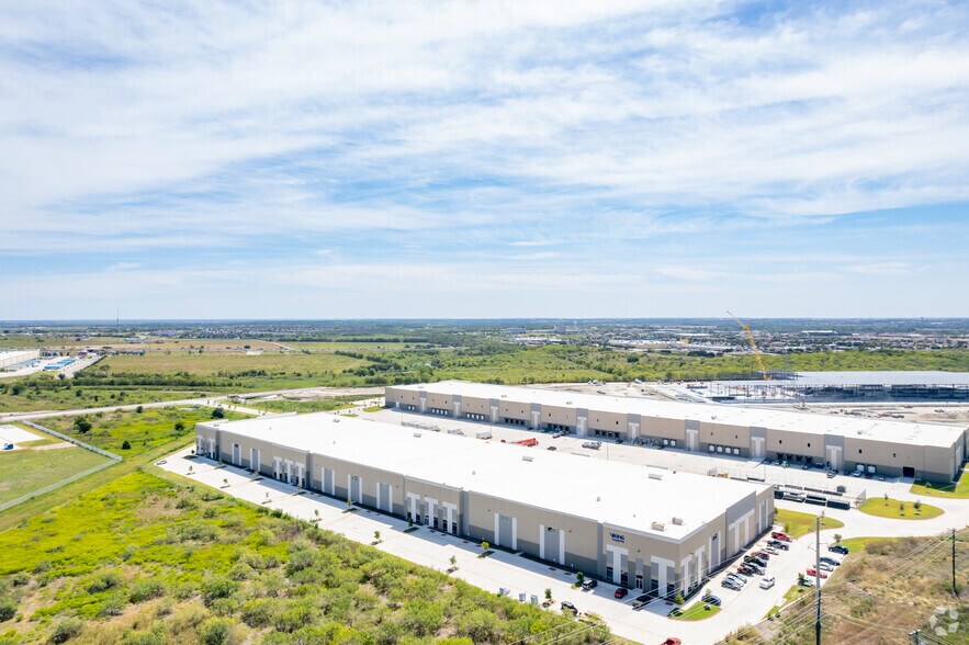 More Photos Of 19200 Marketplace Ave, Kyle Warehouse For Lease