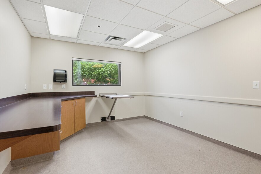 More Photos Of 180 Bear Hill Rd, Waltham Flex For Sale