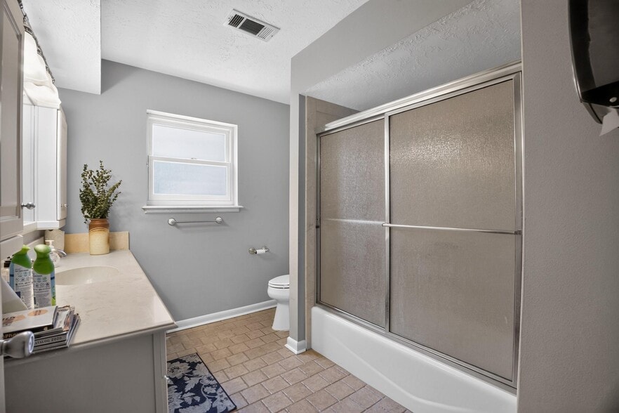 More Photos Of 9326 Kay Ln, Houston Office Residential For Sale