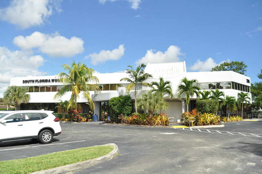 Primary Photo Of 2345 W Hillsboro Blvd, Deerfield Beach Medical For Lease