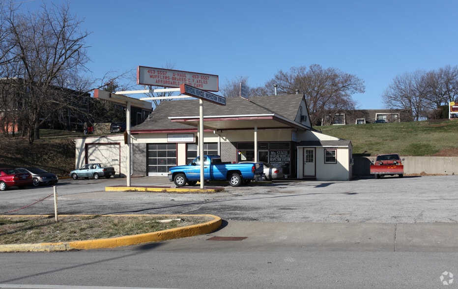 More Photos Of 4250 NE Antioch Rd, Kansas City Auto Repair For Sale