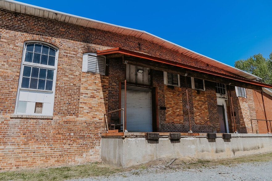 More Photos Of 340 Seaboard St, Vass Warehouse For Sale