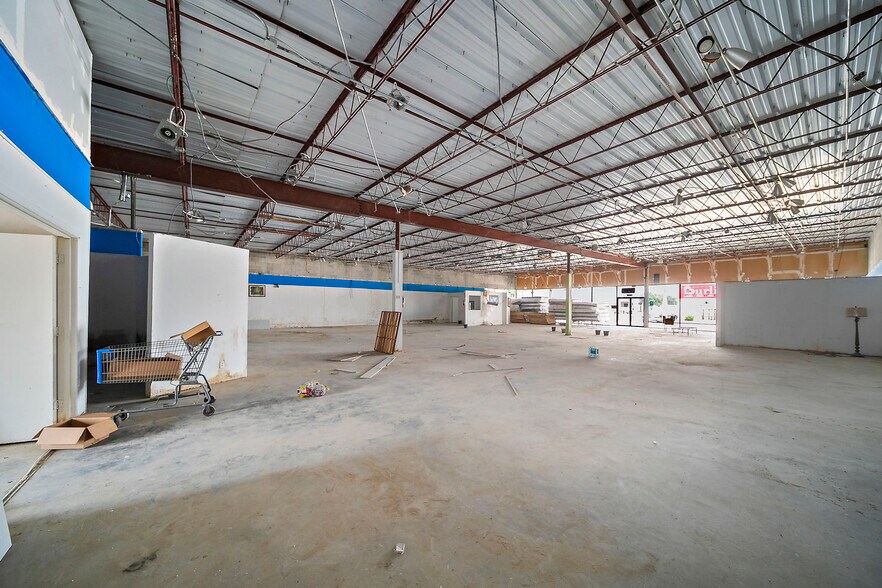 More Photos Of 10200 Almeda Genoa Rd, Houston Unknown For Lease
