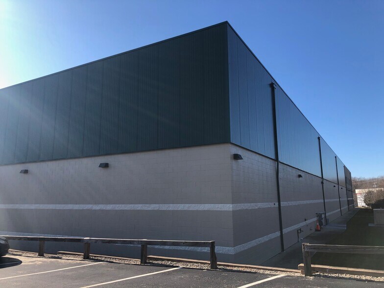 More Photos Of 1275 Park East Dr, Woonsocket Light Distribution For Lease