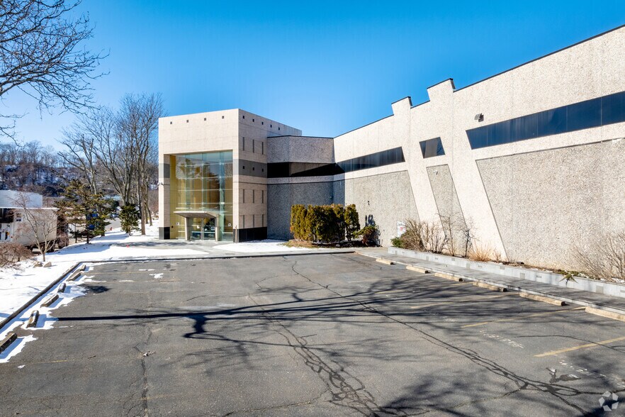 More Photos Of 57 Seaview Blvd, Port Washington Warehouse For Sale