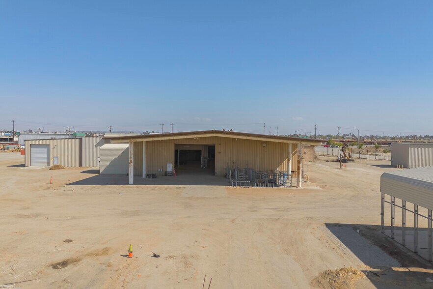 More Photos Of 2157 Mohawk St, Bakersfield Warehouse For Lease