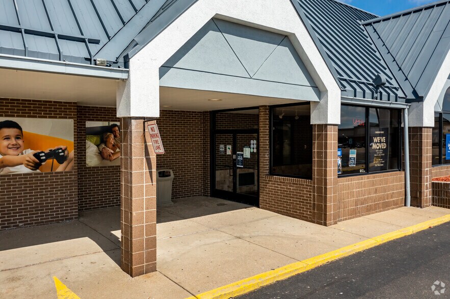 More Photos Of 45300 Hayes Rd, Macomb Township Freestanding For Lease