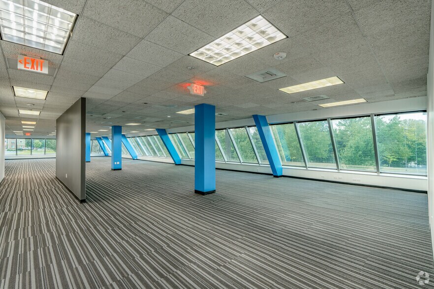 More Photos Of 9140 Arrowpoint Blvd, Charlotte Office For Lease