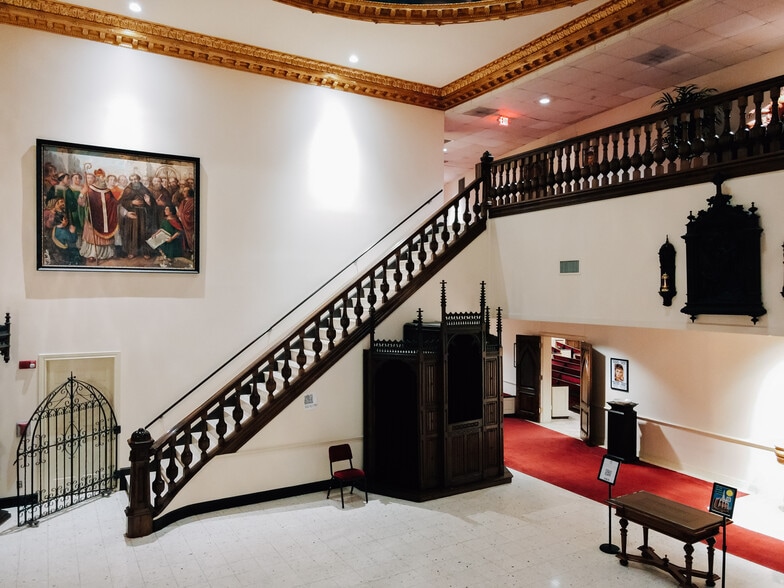 More Photos Of 9101 Airline Dr, Houston Religious Facility For Sale