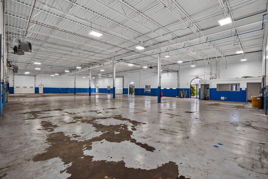 More Photos Of 34 Patria Rd, South Windsor Flex For Lease