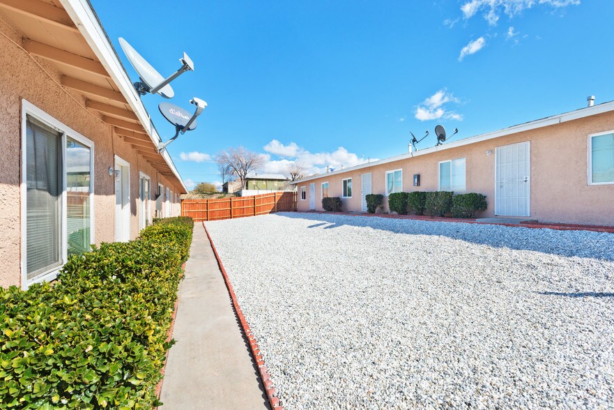 Primary Photo Of 15564 Hesperia Rd, Victorville Apartments For Sale