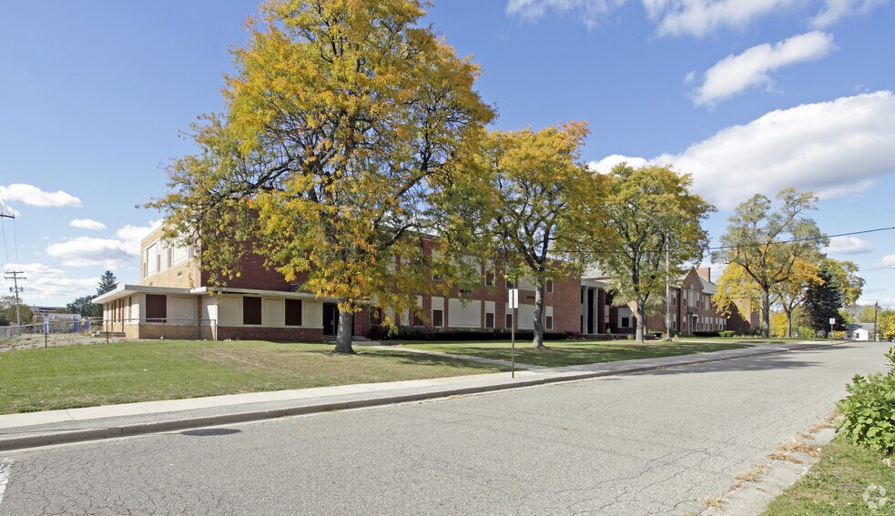 Primary Photo Of 600 Motor St, Pontiac Schools For Sale