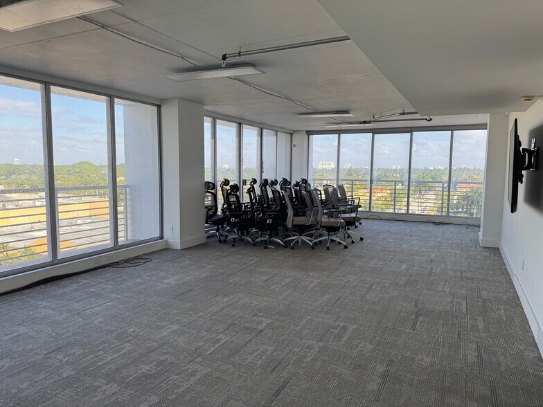 More Photos Of 1720 Harrison St, Hollywood Office Residential For Sale