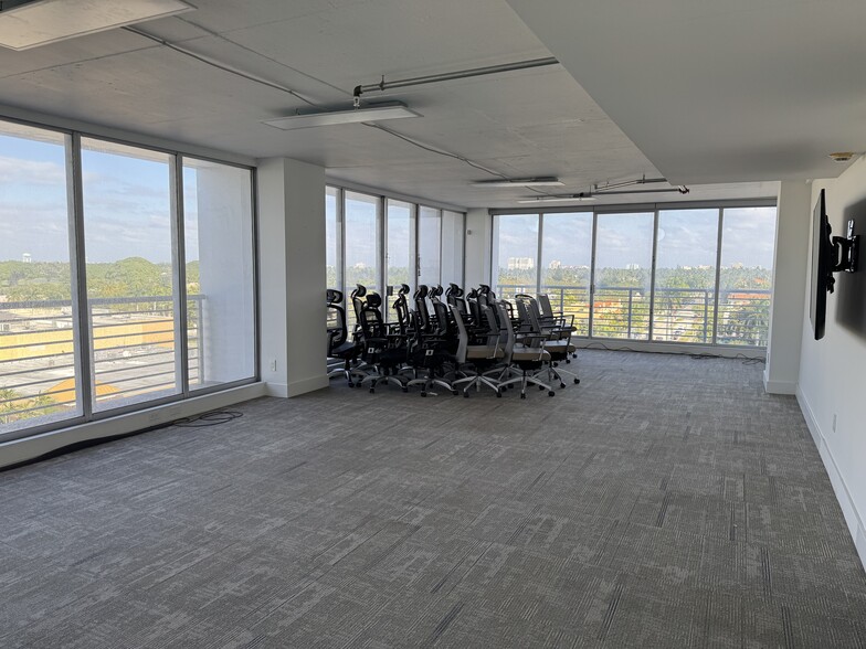 More Photos Of 1720 Harrison St, Hollywood Office Residential For Sale