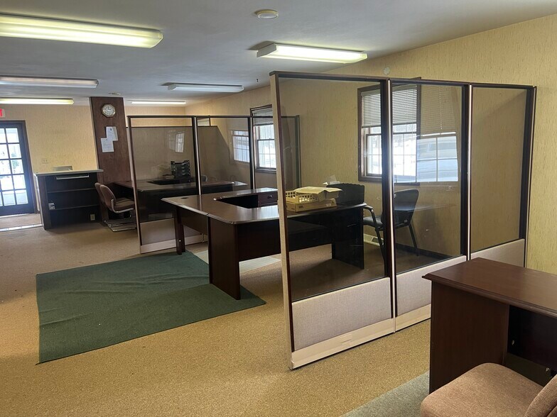 More Photos Of 60 1/2 Salina St, Baldwinsville Freestanding For Sale