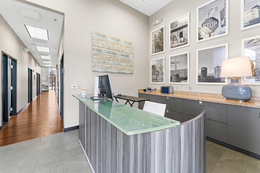 More Photos Of 3945 N Vantage Dr, Fayetteville Office For Sale