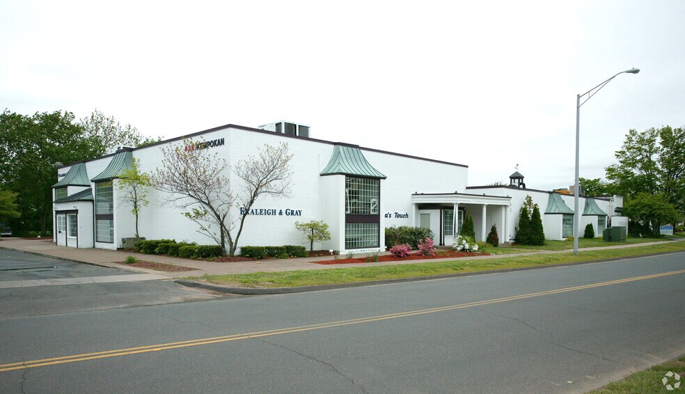 More Photos Of 2450 Main St, Glastonbury Unknown For Lease