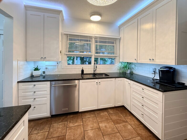 More Photos Of 2 Ash St E, Three Oaks General Retail For Sale
