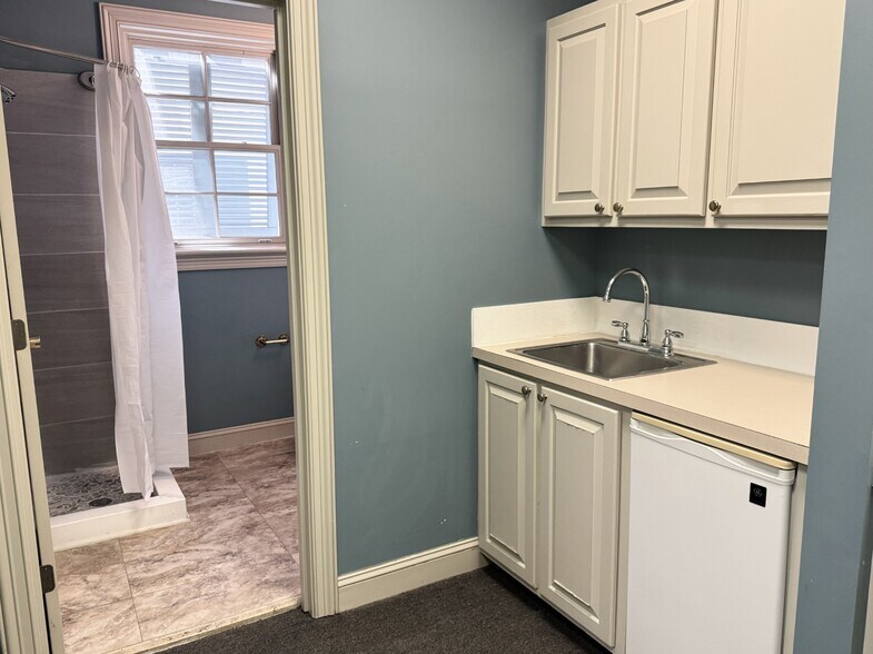 More Photos Of 4 Dunmore Ct, Hilton Head Island Medical For Sale