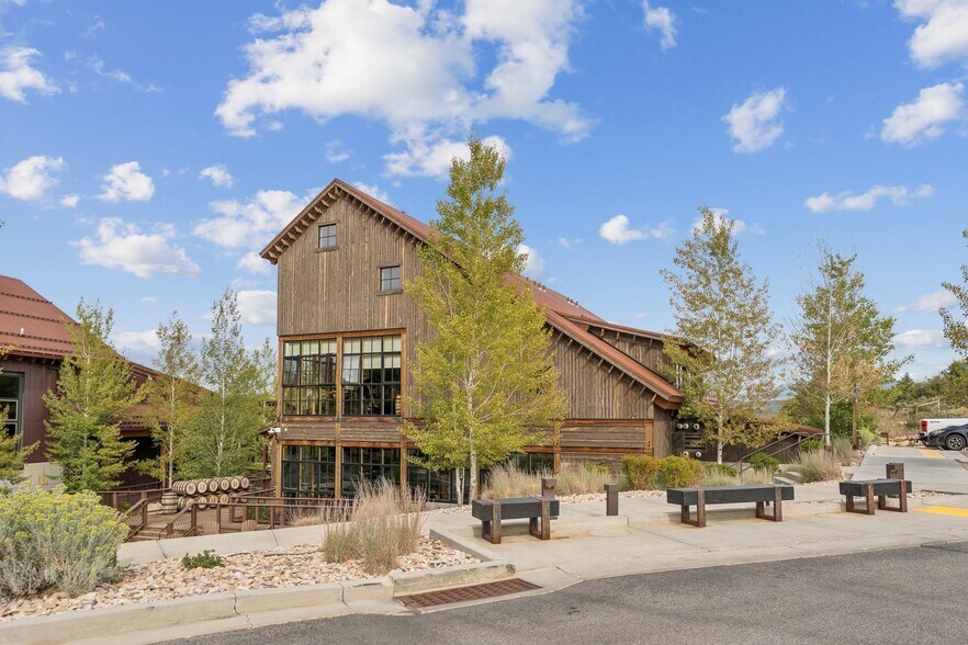 More Photos Of 27649 Old Lincoln Highway, Wanship Freestanding For Sale