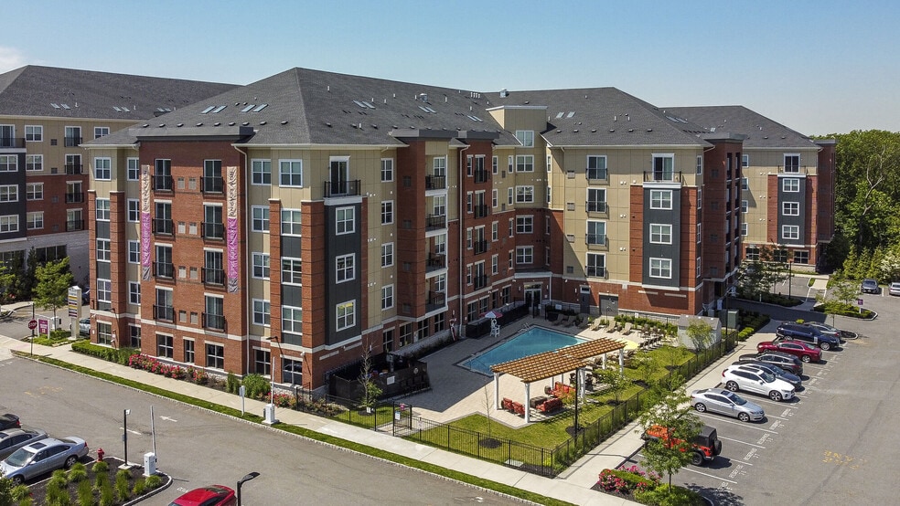 Primary Photo Of 3 Ronson Rd, Iselin Apartments For Lease