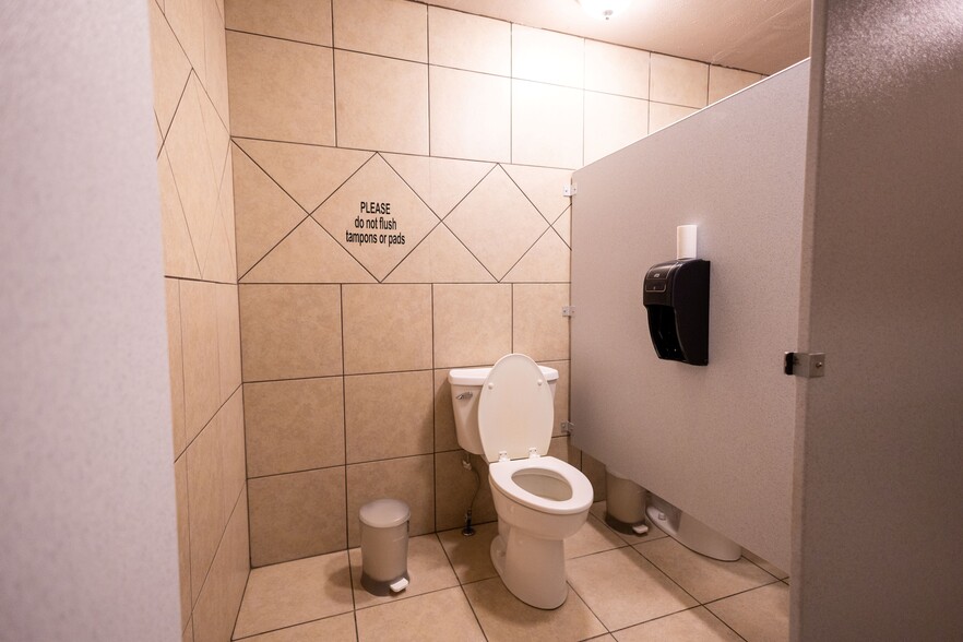 More Photos Of 1525 16th St, Central City General Retail For Sale