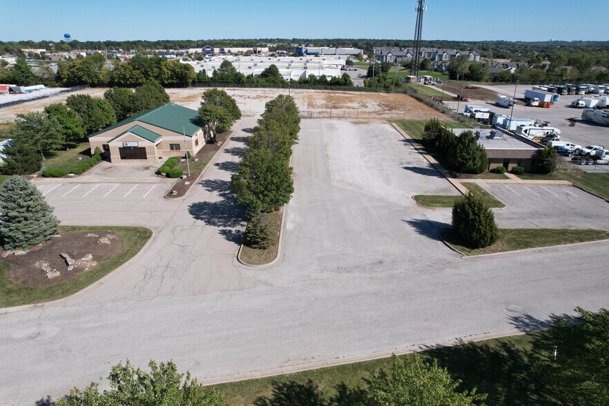More Photos Of 17231 Bel-Ray Pl, Belton Office For Lease